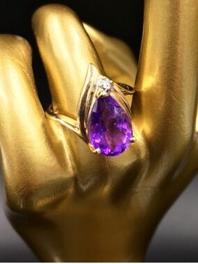 14K Gold Pear-Shaped Purple Amethyst and Diamond Women's Ring - Size 6